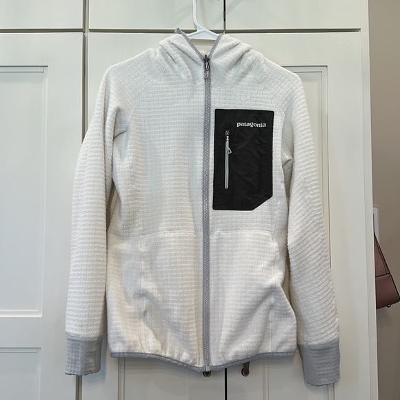 Women’s Patagonia, white fleece reversible jacket with gray detail, size small - Picture 6 of 8